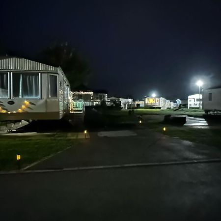 Tattershall Lakes Hot Tub Lodge Breaks 外观 照片