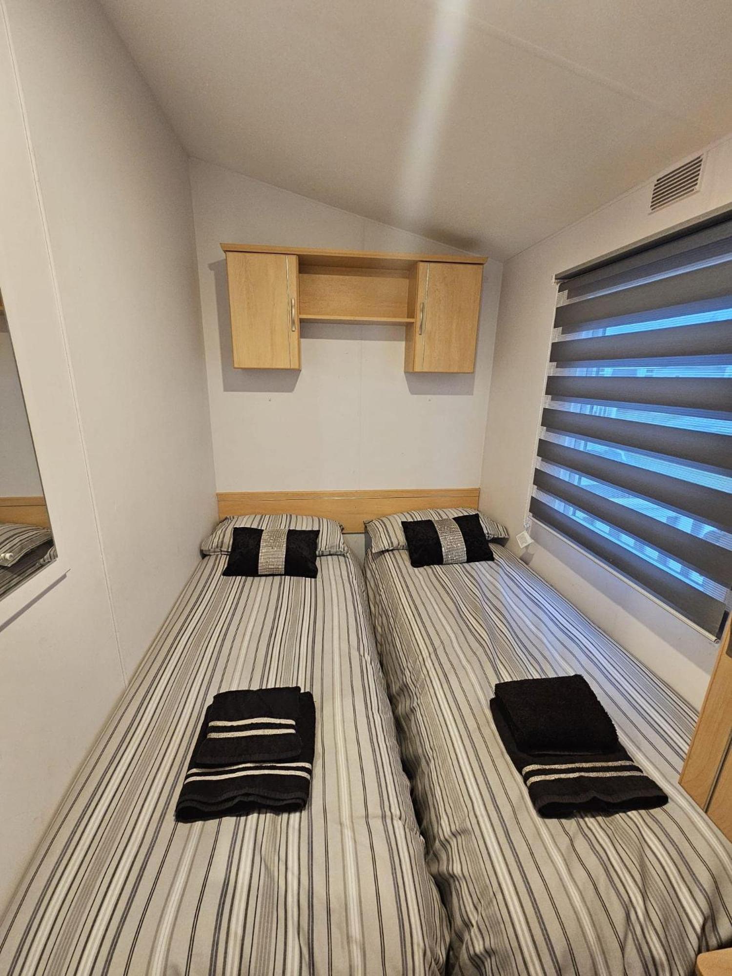 Tattershall Lakes Hot Tub Lodge Breaks 外观 照片