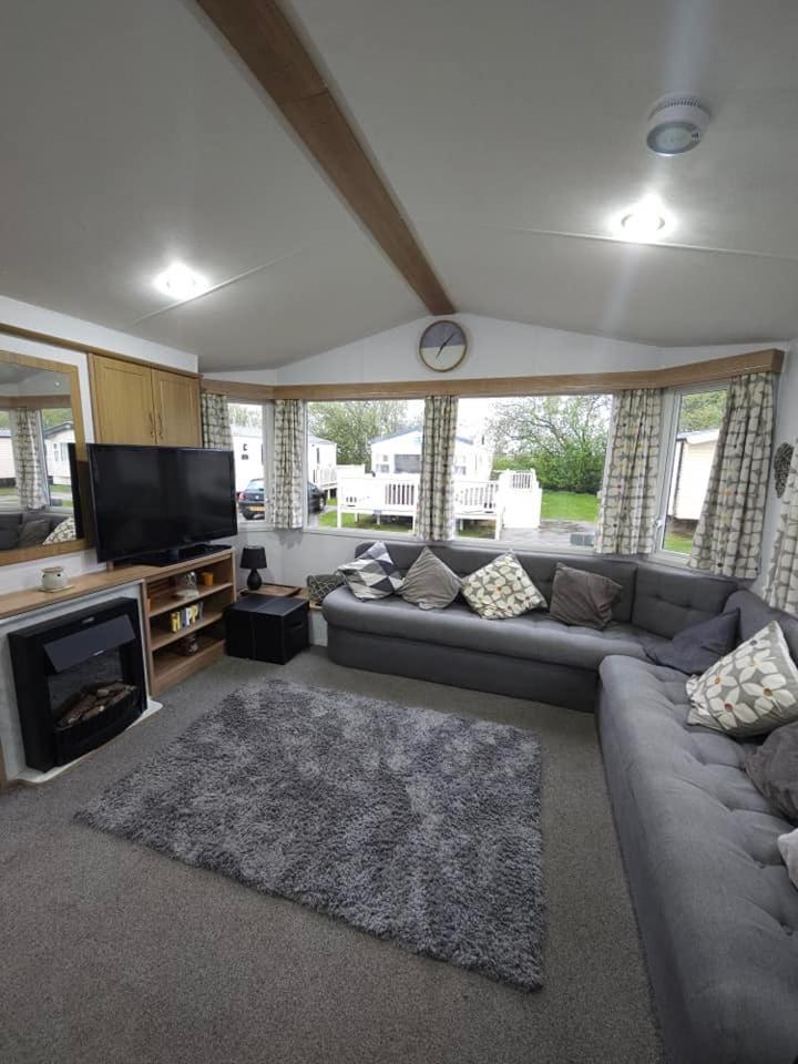 Tattershall Lakes Hot Tub Lodge Breaks 外观 照片